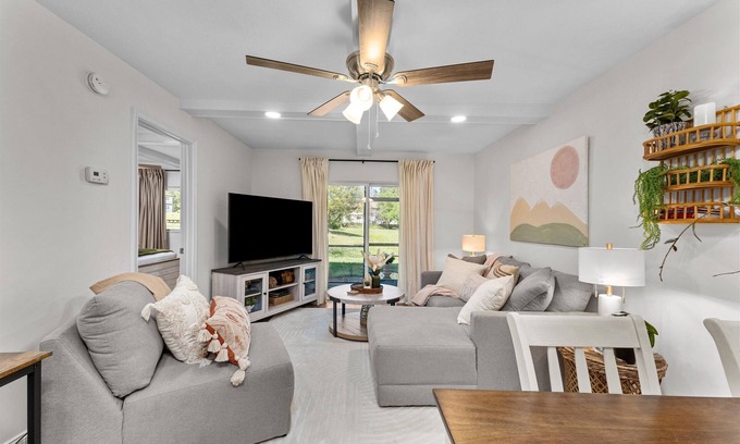 Augusta Condominio | Beautiful 2 bedroom 2 bathroom condo with patio.