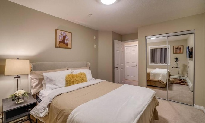 Jasper Place Apartamento | Beautiful 2 bedroom/2bth and 2 Free Heated Parking
