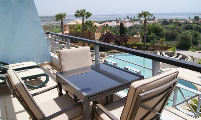 Alfarrobeira Apartamento | Apartamento de 2 habitaciones con vistas al mar