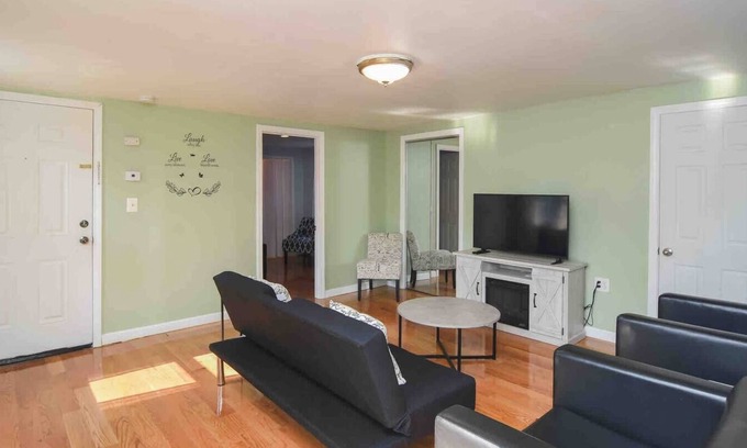 Salem Apartamento | Beautiful 2 bedroom apartment close to downtown