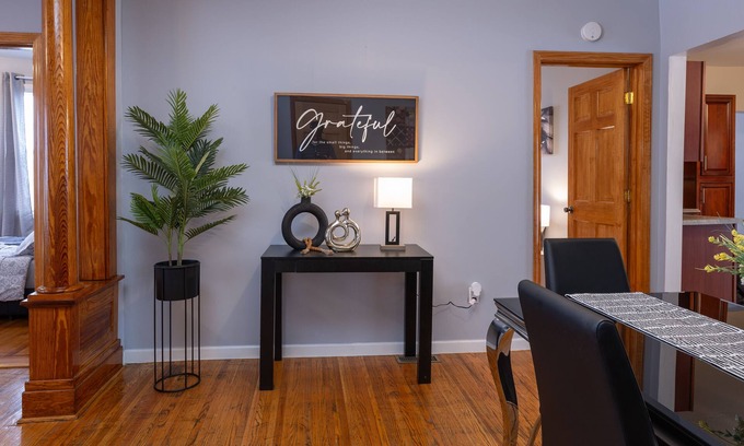 Utica Apartamento | Beautiful 2 Bedroom Apt. With fast Wifi & Netflix