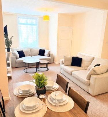 Hull Apartamento | Beautiful 2 bedroom fully equipped property 5-G WiFi, smart TV
