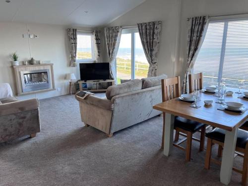 Crimdon Casa | Beautiful 2-Bedroom Lodge with Spectacular Views