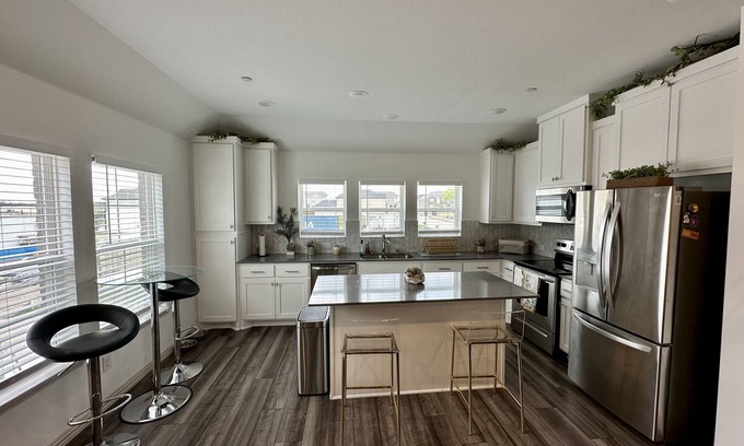 Haltom City Casa | Beautiful 2 Bedroom Townhome