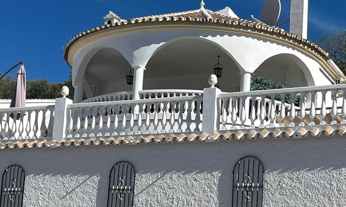 Mondron Villa | Beautiful 2 bedroom Villa with mountain views in a traditional Spanish village