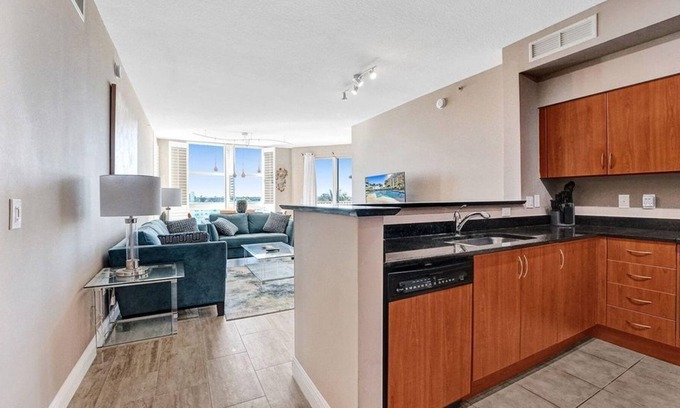 East Ocean Ave Condominio | Beautiful 2 Br. Condo (100897) by Houzlet