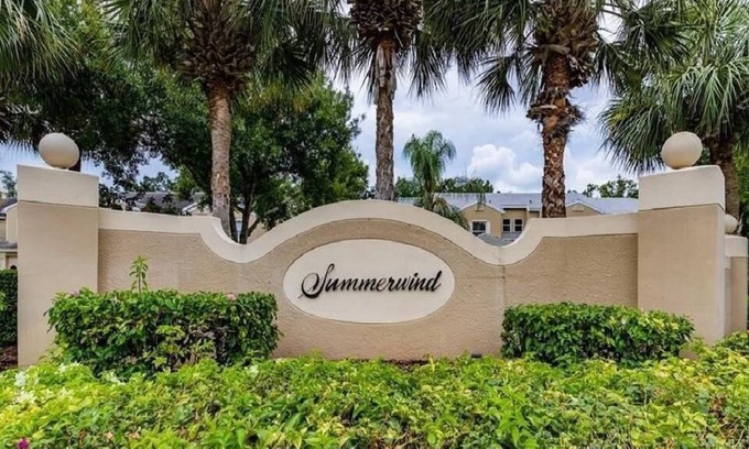 Gateway Condominio | Beautiful 2 Br. Condo (72595) by Houzlet