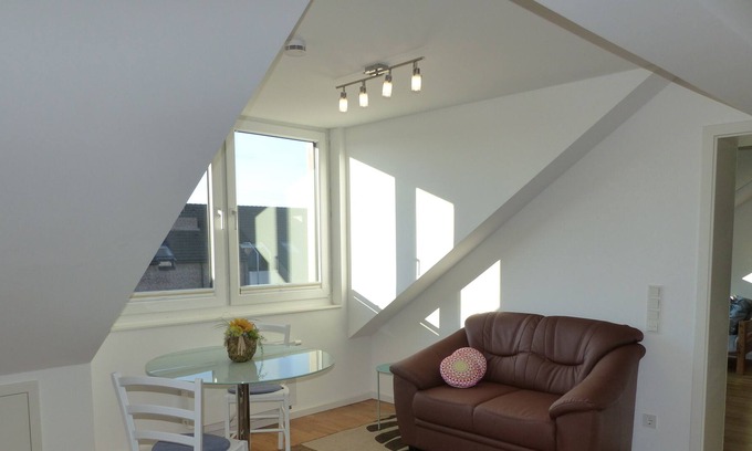 Wersten Apartamento | Precioso ático de 2 habitaciones en el centro del parque con un lago.
