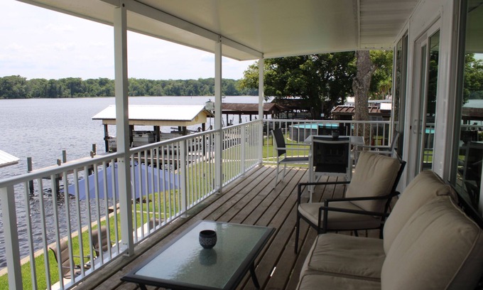Welaka Casa | Beautiful 2 Story Home, w/Lift to 2nd Floor Balcony, on St Johns River Sleeps 10
