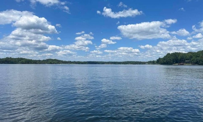 Mineral Casa | Beautiful 2bd, 2 ba Oasis -WiFi, AC, lake access with private boat slip & launch