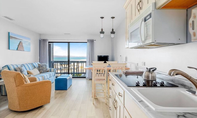 Acme Condominio | ☀ Beautiful 2BDR Lake View Getaway @ The Shores ➠ 5579