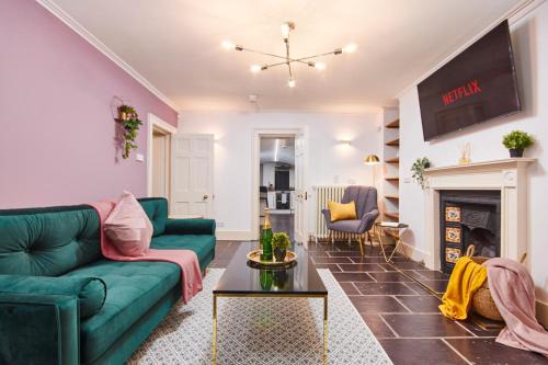 Upper Town Apartamento | Beautiful 2Bedroom 4 actual beds House with WiFi by PureStay
