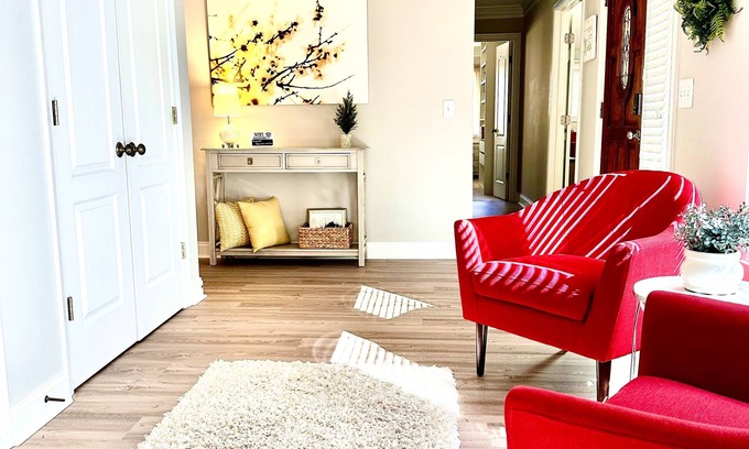 Sandy Springs Casa | Beautiful 2BR 1BA - Atlanta's Best Location & Amenities