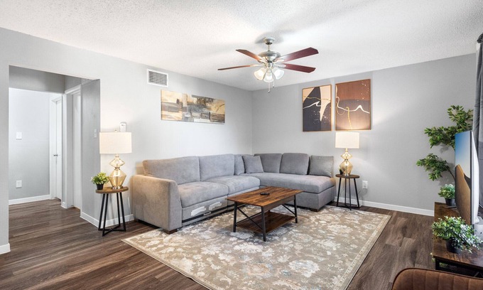 Cherrywood Apartamento | Beautiful 2BR 5 Mins to UT 3686