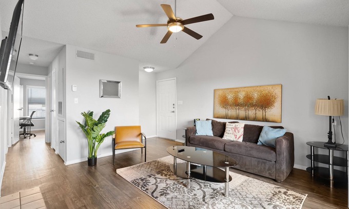Milwood Apartamento | Beautiful 2br Apartment by the Domain, Cedar Park