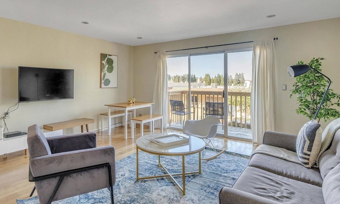 Farm Hills Apartamento | Beautiful 2BR Apt in Redwood City w/ Office