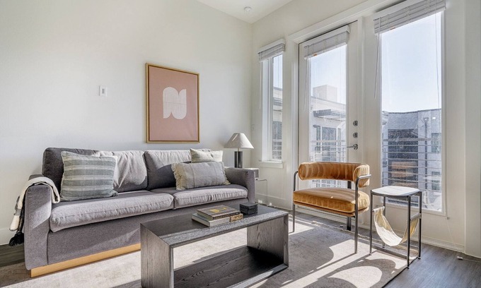 Highland Apartamento | Beautiful 2BR in Highlands w/ Pool, W/D & Gym, walkable, by Blueground