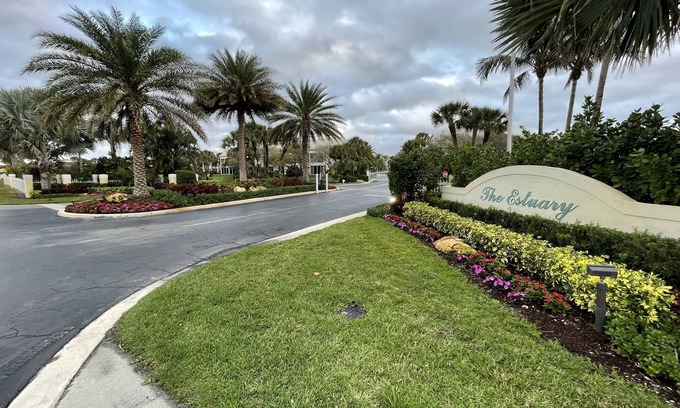 Estuary Condominio | Beautiful 2BR with loft condo walking distance to beach, golf and restaurants