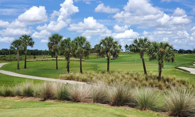 Lakewood Ranch Condominio | Beautiful 2nd Floor Coach Home at Lakewood National with West Facing Lanai View