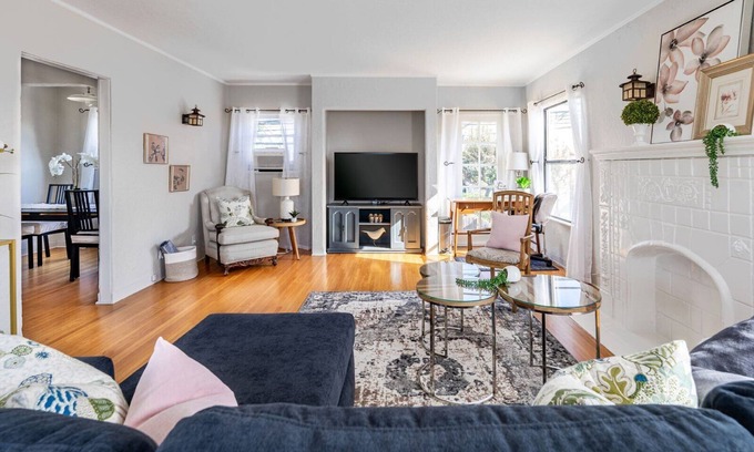 Belmont Heights Casa | Beautiful 2nd Floor Stand Alone Home with Garage & Gym Near Beach