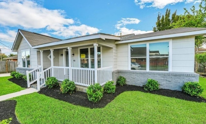 Shady Acres Casa | Beautiful 3/1 Home in Desirable Houston Heights