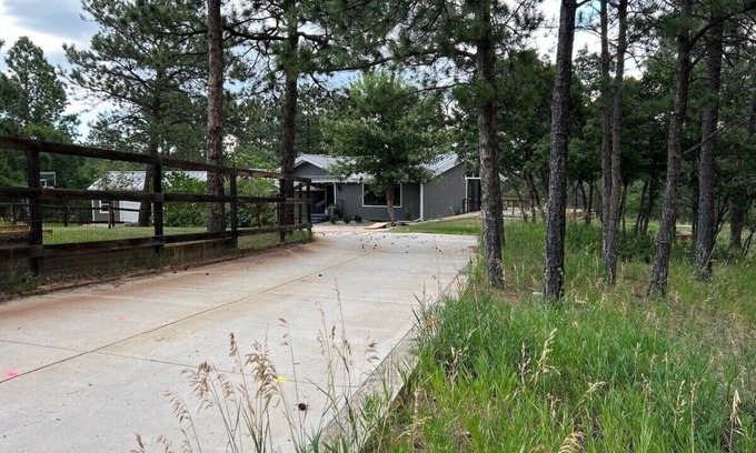 Woodmen Valley Casa | Beautiful 3.5 Acre Private Mountain House Just South of Air Force Academy