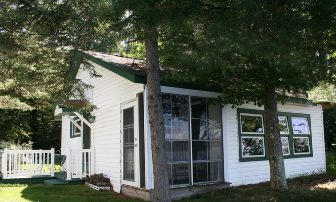 Minocqua Cabina | Cabaña ecléctica de 3 dormitorios a minutos al oeste de Minocqua WI
