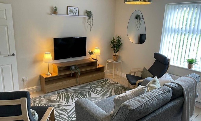 Huyton Apartamento | Beautiful 3 Bed, 2 Bath Apartment in Liverpool, Sleeps 7