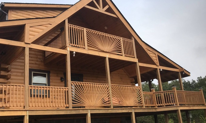 Sevierville Cabina | Nueva cabina de lujo de 3 dormitorios / 3 baños, bañera de hidromasaje, juegos, registro fácil. ¡Reservar ahora!