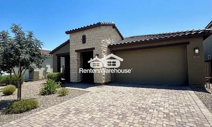 Tolleson Casa | Beautiful 3 bed 3 bath house in awesome community w/ Mountain Views & much more