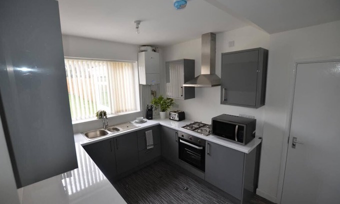 Wolverhampton Casa | Beautiful 3-Bed House in Wolverhampton