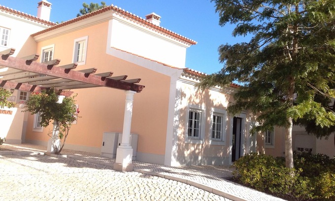 Praia del Rei Villa | Hermosa 3 Bed Costal Villa, en urbanización privada, en Praia D'El Rey