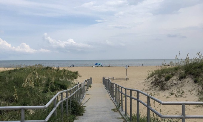 Northeast Virginia Beach Casa | Beautiful 3 bedroom house minutes from the beach and First Landing State park
