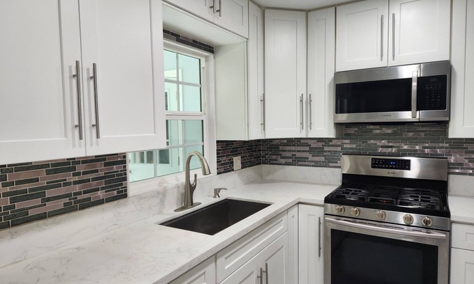 La Presa Casa | Beautiful 3-bedroom House> San Diego County > Spring Valley, CA. with AC/ Wi-Fi