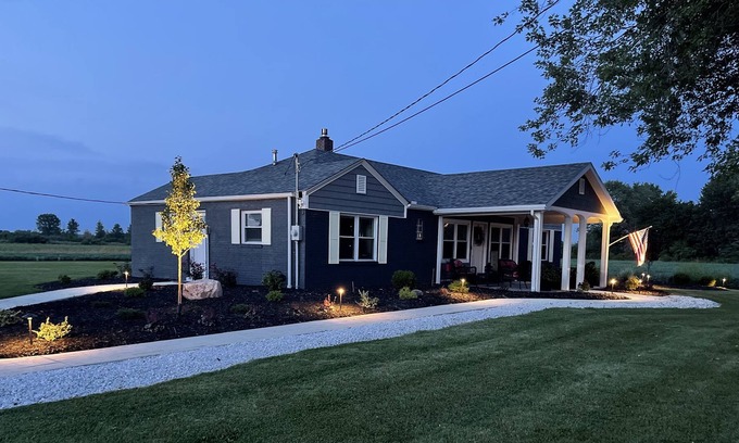 Port Clinton Casa | Beautiful 3 bedroom country home 5 minutes from Port Clinton and Jet Express.