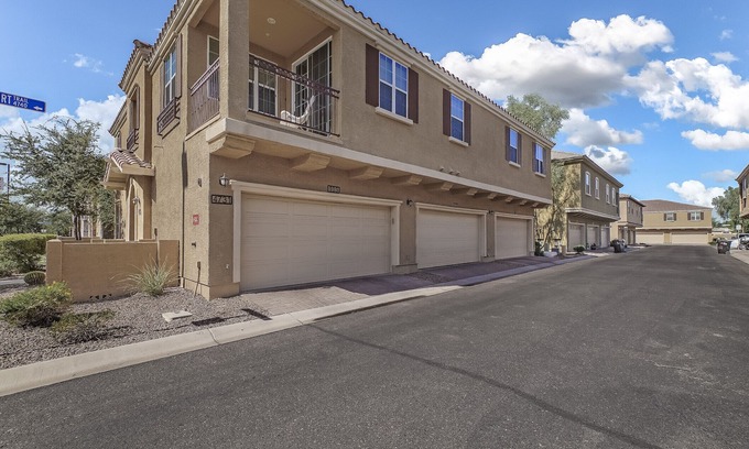 Power Ranch Casa | Beautiful 3 bedroom 2.5 bath townhome in heart of east Gilbert, community pool