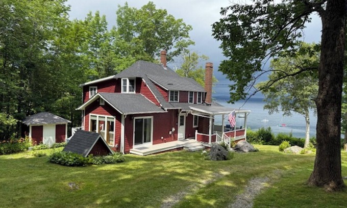 Bayside Casa | Beautiful 3-bedroom house in Northport with stunning ocean views!
