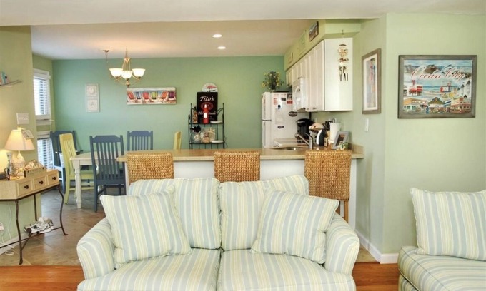 South End Condominio | beautiful 3 bedroom 2 full bath within walking distance from the beach.