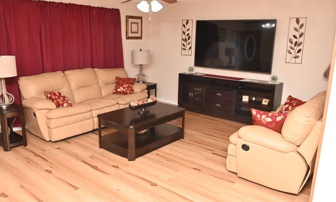 Pine Forest Casa | Beautiful 3-bedroom House Close to Ft. Liberty and I-295.