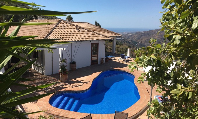 Cómpeta Villa | Hermosa villa de 3 dormitorios con piscina privada y vistas impresionantes cerca de Cómpeta.