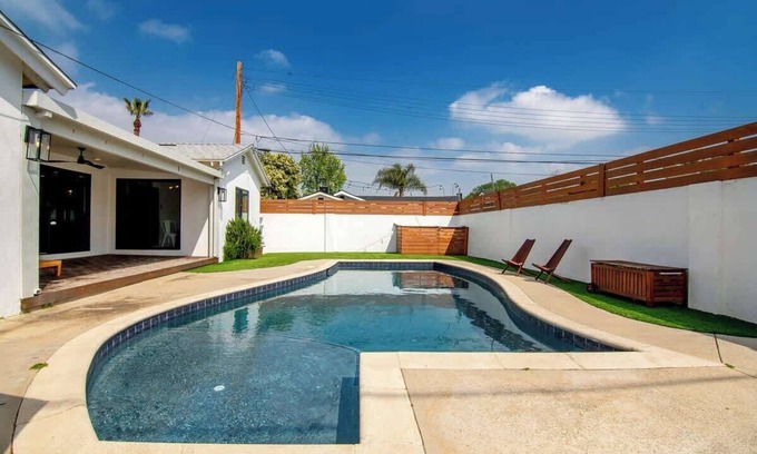 Valley Glen Casa | Beautiful 3 Bedrooms 3 Bath Large Home + Pool