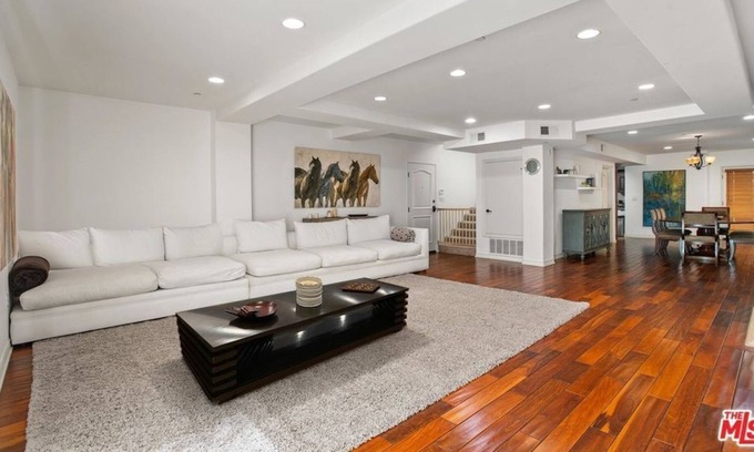 West Hollywood Condominio | Beautiful 3 Br. Condo L-(74376) by Houzlet