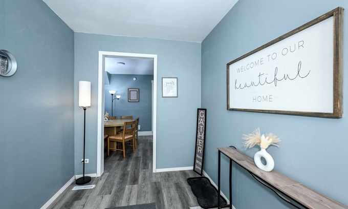 Firestone Park Casa | Beautiful 3 BR house in Akron,King bed , Smart Tv in each room & Firepit