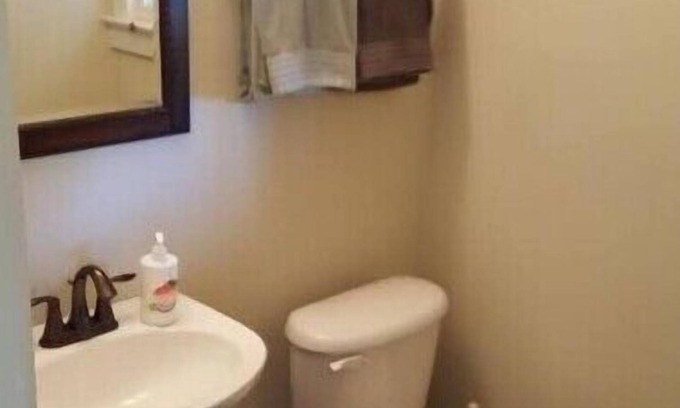 Biddleville Apartamento | Beautiful 3 BR Walking Distance to Uptown