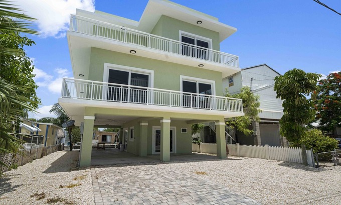Sexton Cove Estates Casa | Beautiful 3 story home with roof top patio amazing sunsets!