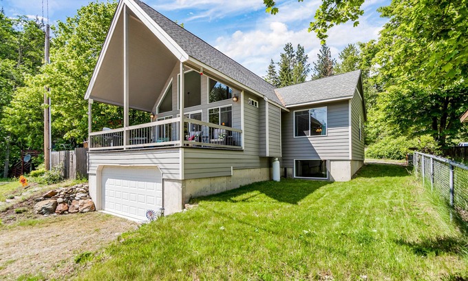 Sagle Casa | Beautiful 3-story home with lake/bay views, deck, grill, firepit & fireplace