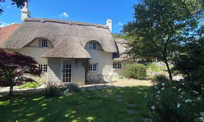 New Forest District Cabaña | Beautiful 350 Year Old New Forest Thatched Cottage - Near The Sea