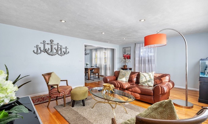 Waltham Apartamento | Beautiful 3BD/1BA apartment W Parking 6340