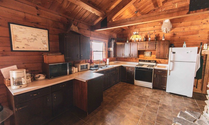Lyman Casa | OGONTZ - Ecuestre Sur - - Cabina hermosa con vigas y vigas estilo rancho
