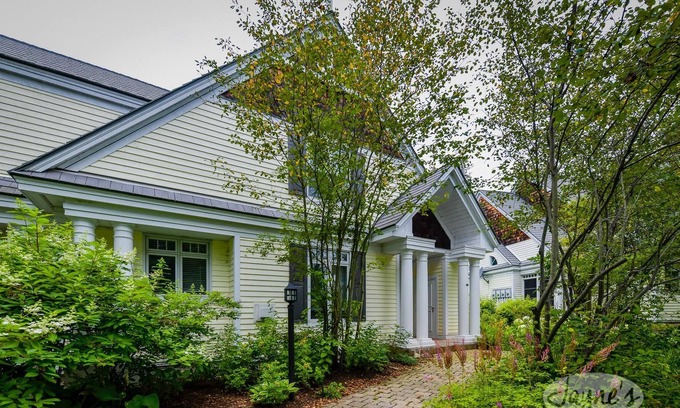 Port Carling Villa | Beautiful 3bdrm 3 bath Villa at the prestigous Lake Joe Club Resort!